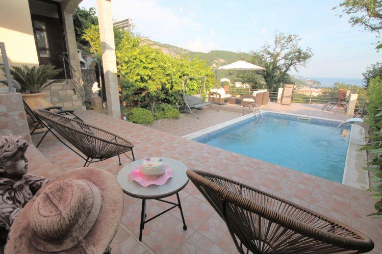 Sea-view villa in Budva, photograph 2