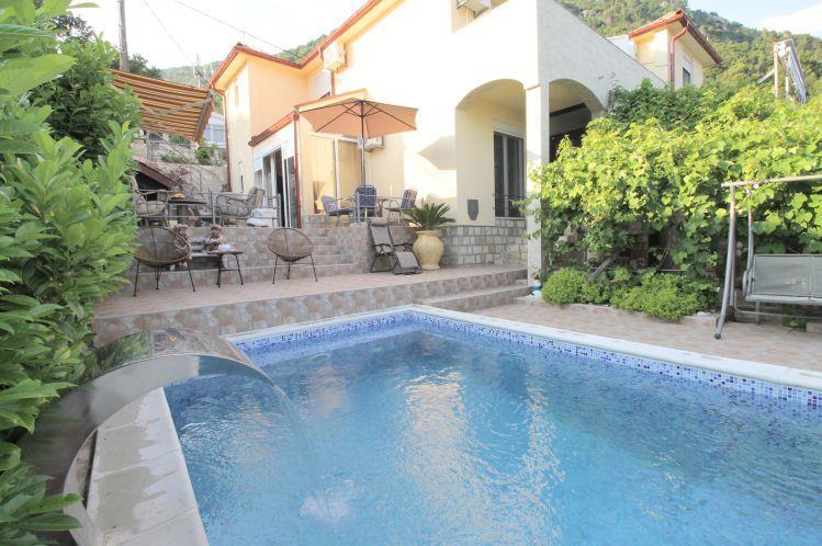 4 Bedroom Villa with Pool in Budva, sleeps 8-10
