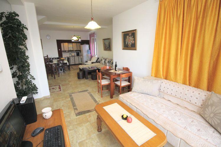 Sea-view villa in Budva, photograph 6