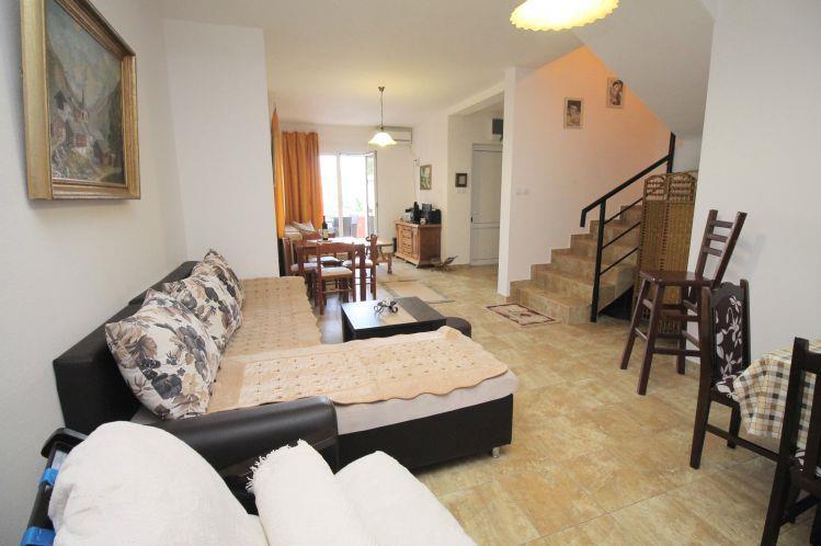 Sea-view villa in Budva, photograph 7