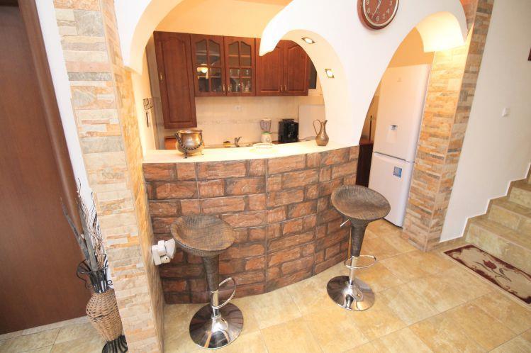 Sea-view villa in Budva, photograph 9