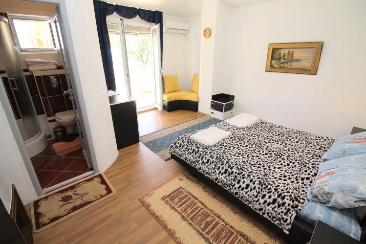 Sea-view villa in Budva, photograph 12