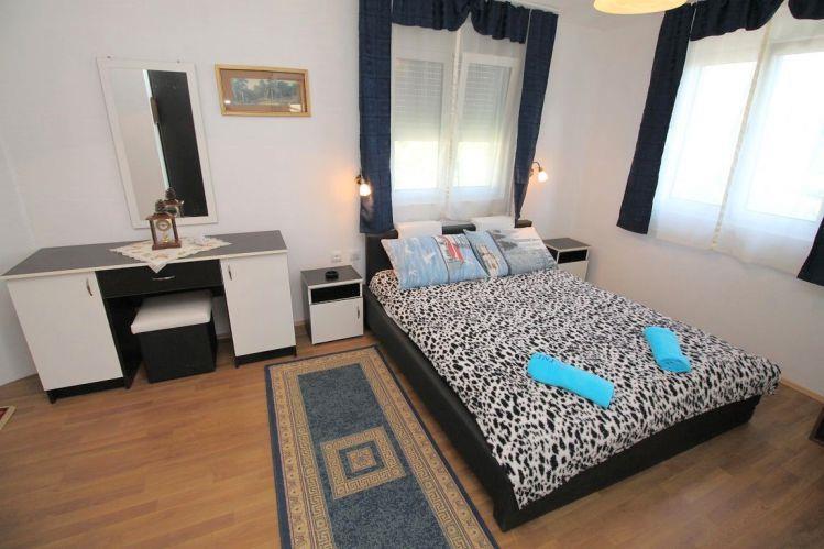 Sea-view villa in Budva, photograph 14