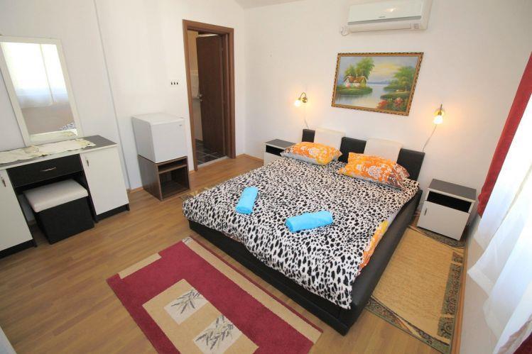 Sea-view villa in Budva, photograph 16