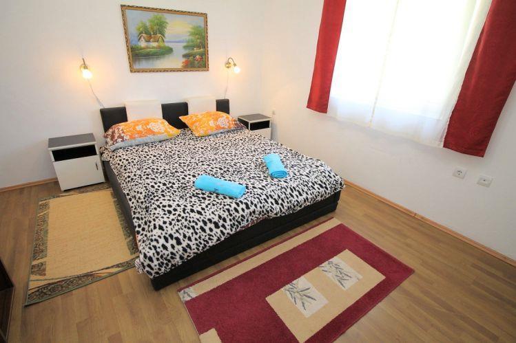 Sea-view villa in Budva, photograph 17
