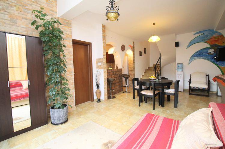Sea-view villa in Budva, photograph 11