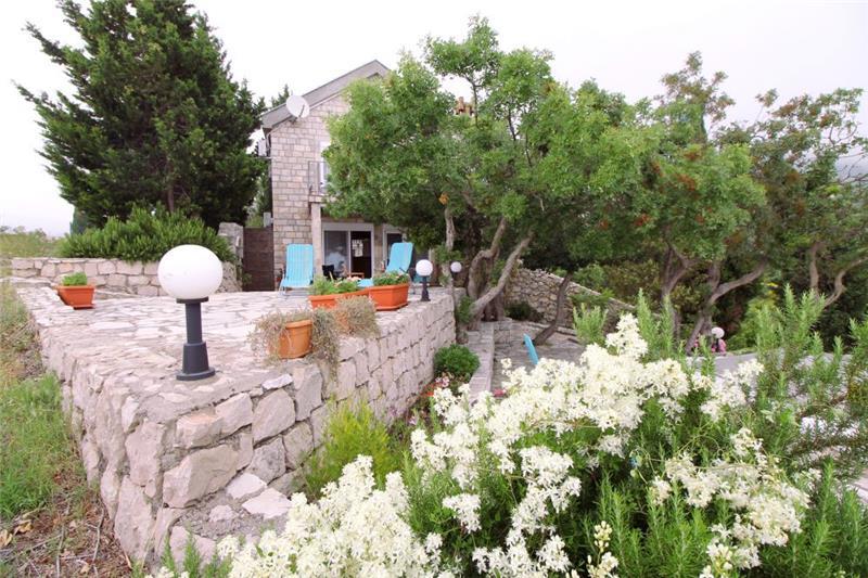 Sea-view villa in Rezevici, photograph 24
