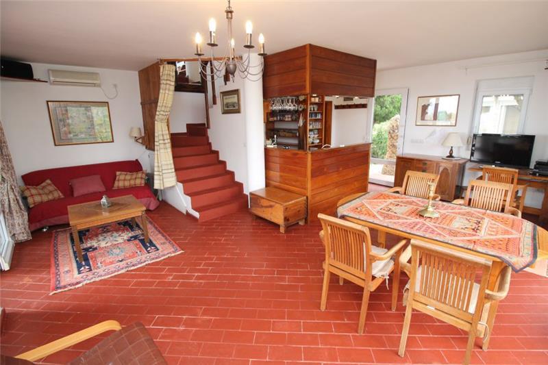 Sea-view villa in Rezevici, photograph 6