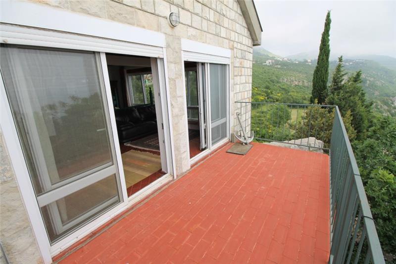 Sea-view villa in Rezevici, photograph 20