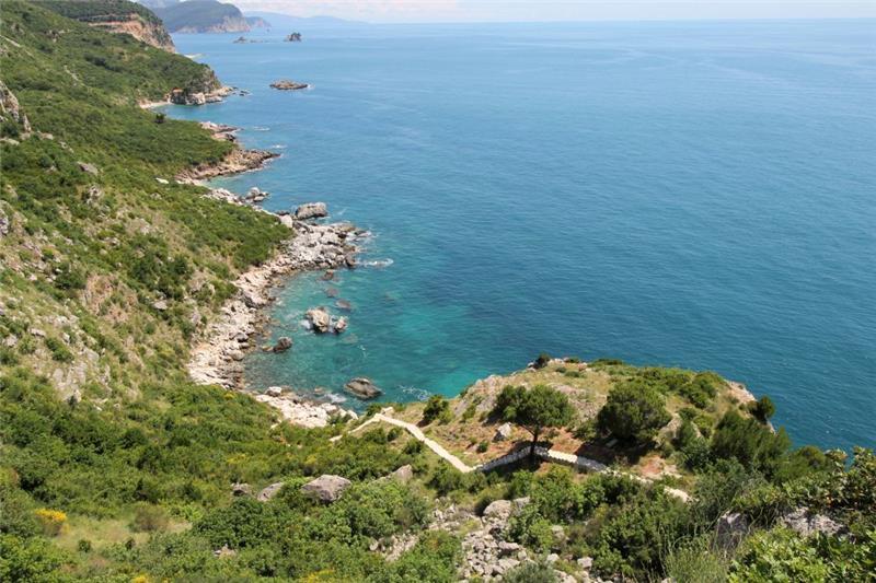 Sea-view villa in Rezevici, photograph 4
