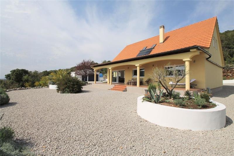 Villa in Grbalj, photograph 1