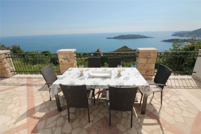 Sea-view villa in Becici, photograph 4