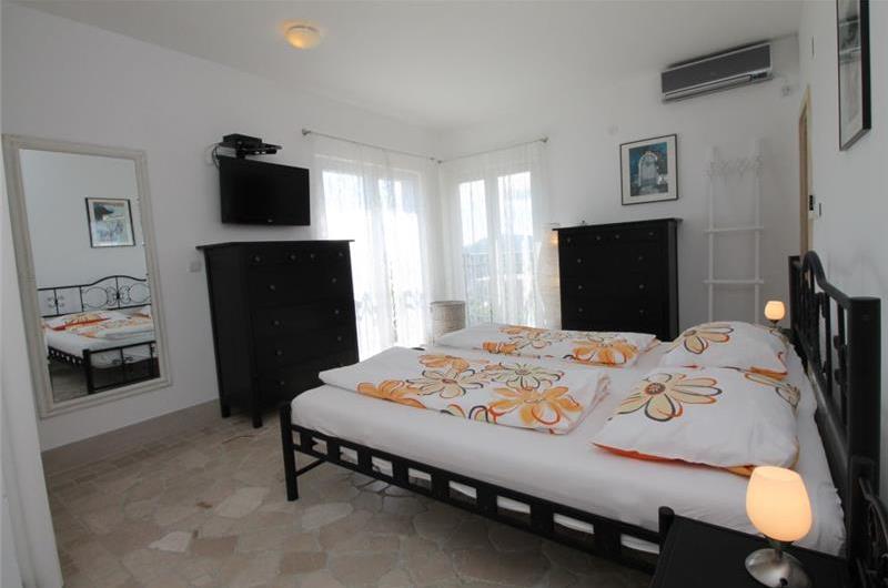 4 Bedroom Villa with Pool near Budva, sleeps 8