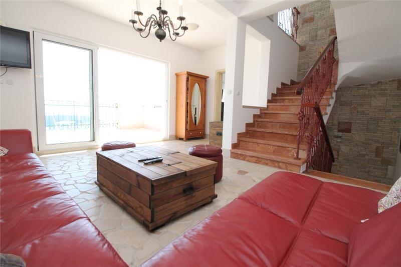 Sea-view villa in Becici, photograph 8