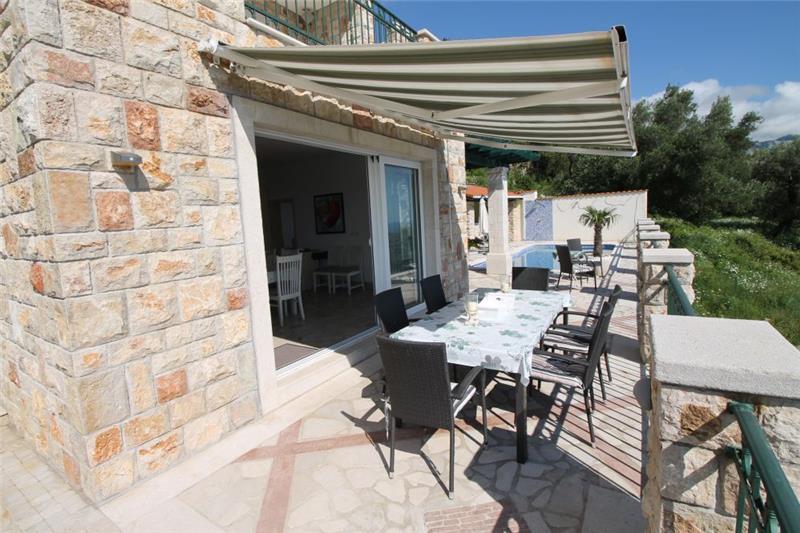 Sea-view villa in Becici, photograph 5