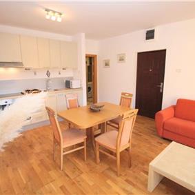 2 Bedroom Apartment with Shared Pool near Sveti Stefan, sleeps 4-6