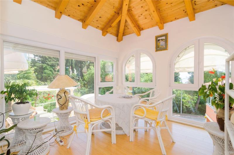 Beachfront villa in Mlini, photograph 6