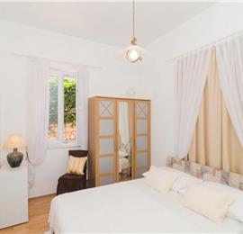4 bedroom Villa with Pool in Mlini near Dubrovnik, sleeps 6-8