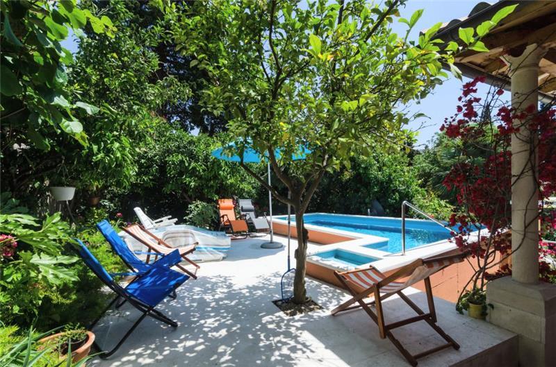 Beachfront villa in Mlini, photograph 2