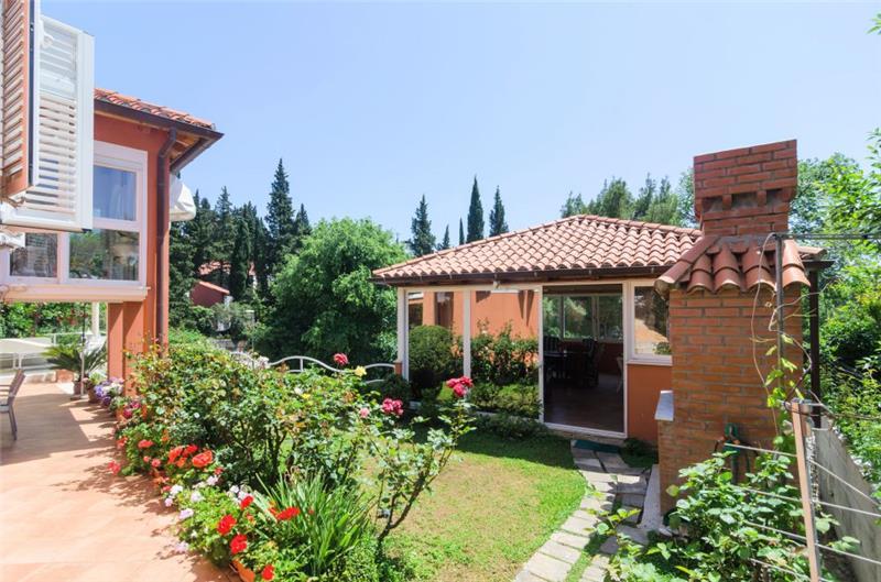Beachfront villa in Mlini, photograph 4