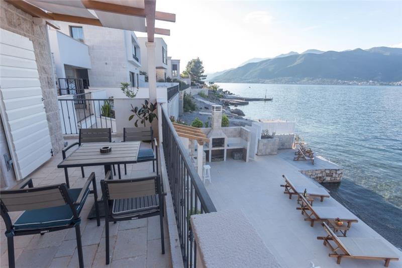 Beachfront villa in Krasici, photograph 13