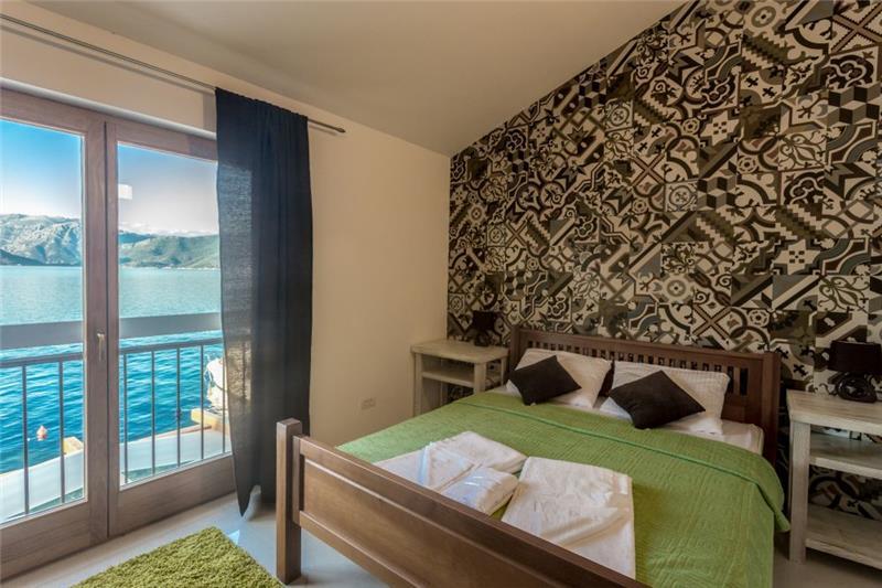 Beachfront villa in Krasici, photograph 21