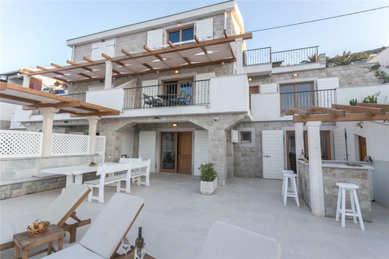 Beachfront villa in Krasici, photograph 5