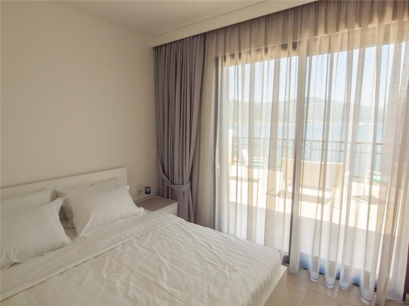 Beachfront villa in Krasici, photograph 10