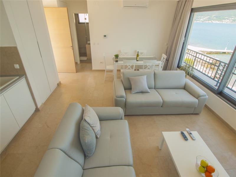 Beachfront villa in Krasici, photograph 6