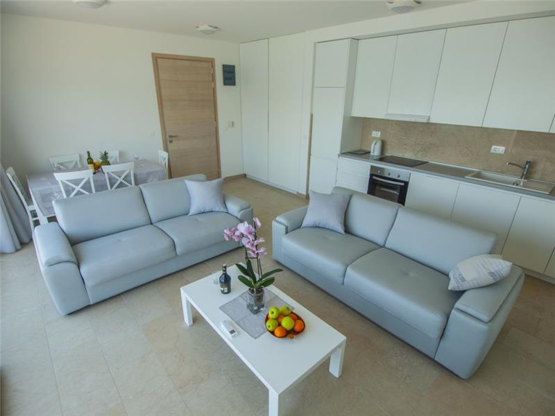 Beachfront villa in Krasici, photograph 8