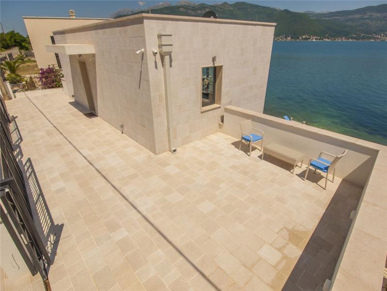 Beachfront villa in Krasici, photograph 19