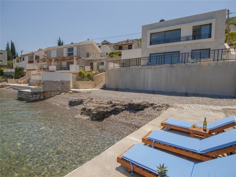 Beachfront villa in Krasici, photograph 20