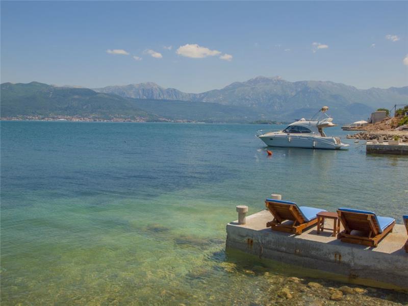 Beachfront villa in Krasici, photograph 21