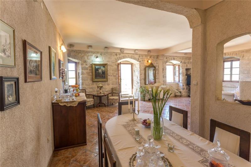 Beachfront villa in Perast, photograph 23
