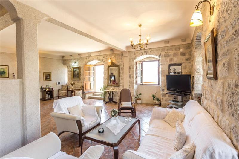 Beachfront villa in Perast, photograph 15