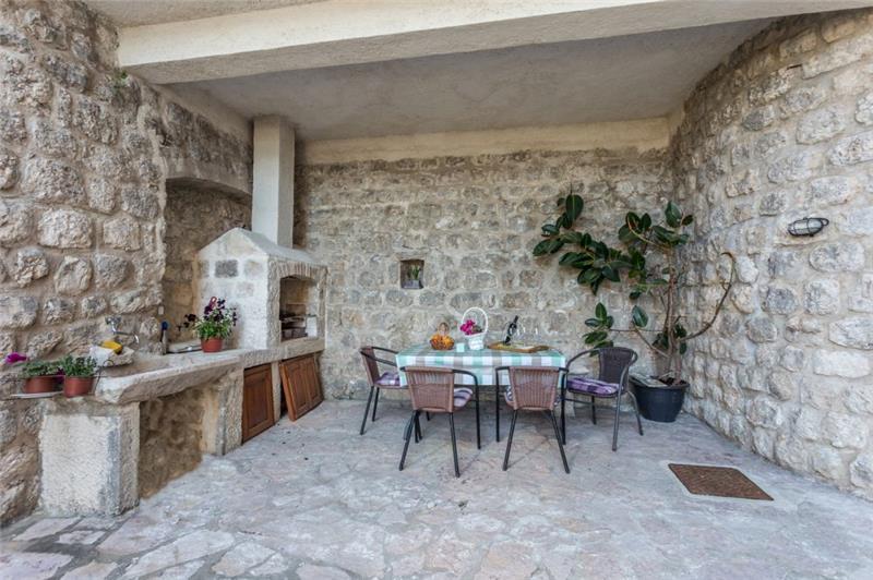 Beachfront villa in Perast, photograph 9