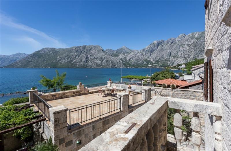 Beachfront villa in Perast, photograph 5