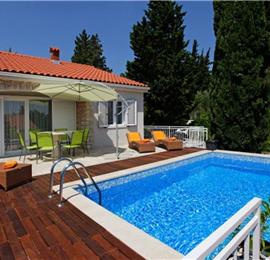 3 Bedroom Villa with Pool in Bol, sleeps 6-8