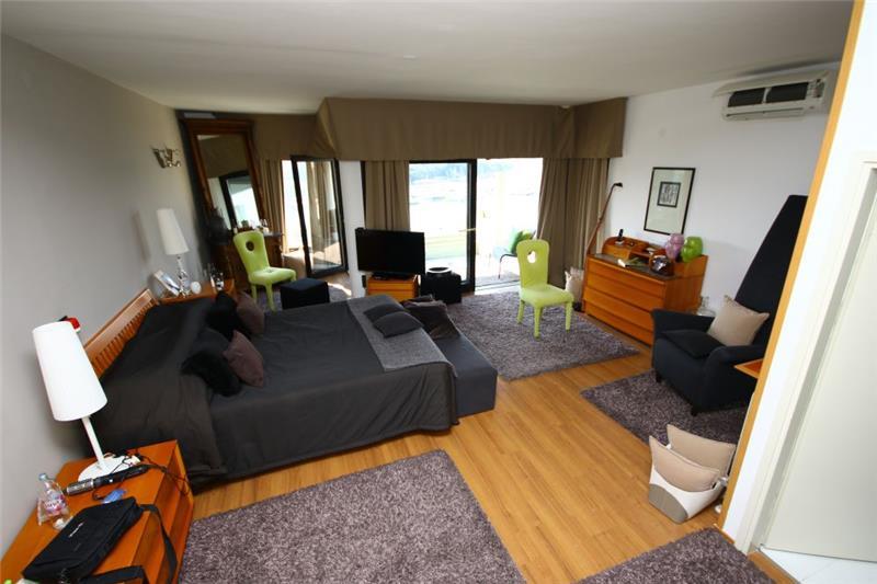 Beachfront villa in Pula, photograph 15