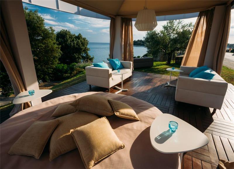 Beachfront villa in Pula, photograph 8