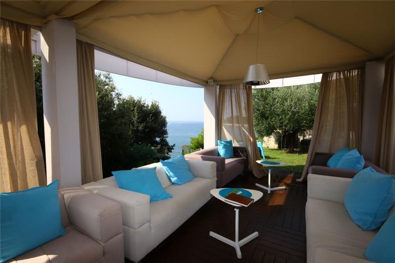 Beachfront villa in Pula, photograph 30