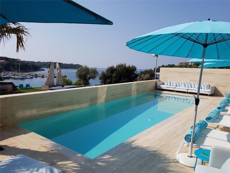 Beachfront villa in Pula, photograph 4