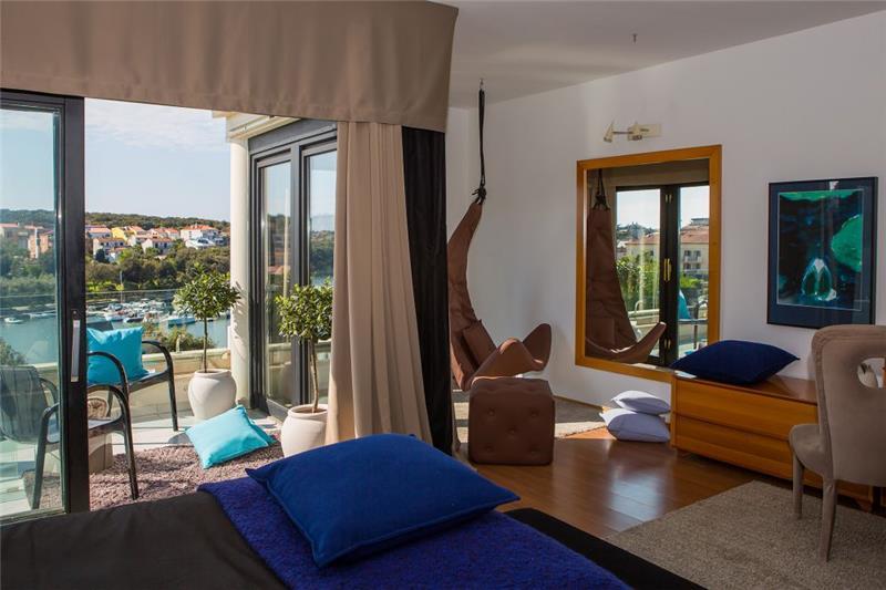 Beachfront villa in Pula, photograph 11