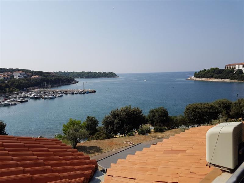 Beachfront villa in Pula, photograph 33