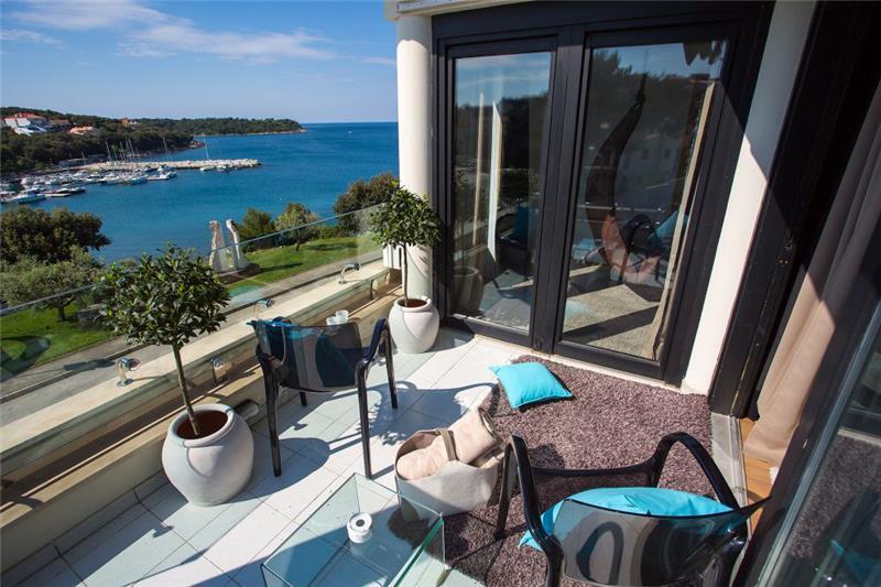 Beachfront villa in Pula, photograph 7