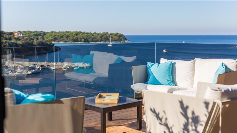 Beachfront villa in Pula, photograph 5