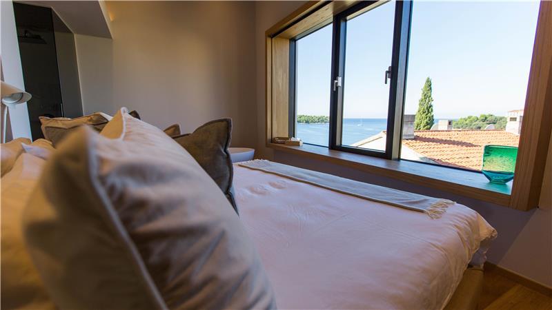 Beachfront villa in Pula, photograph 25