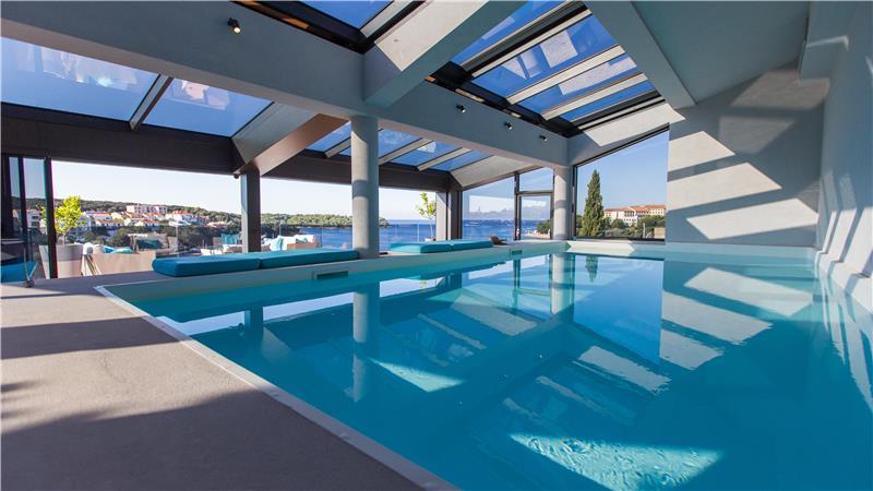 Beachfront villa in Pula, photograph 2