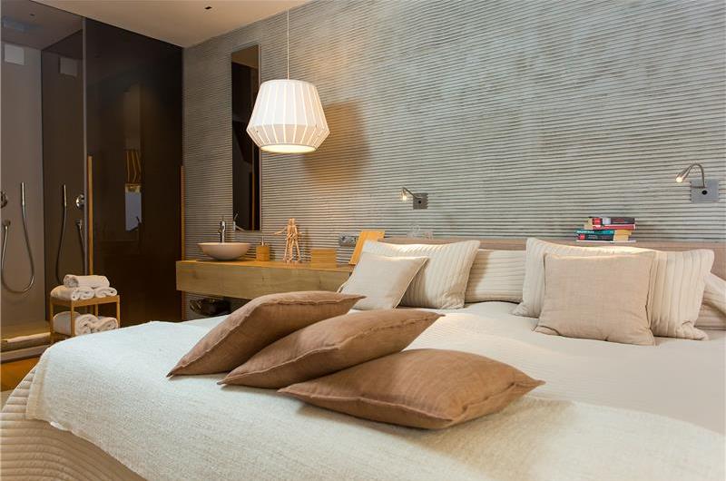 11 Bedroom Villa with Outdoor Pool and Indoor Penthouse Pool near Pula, sleeps 22-26