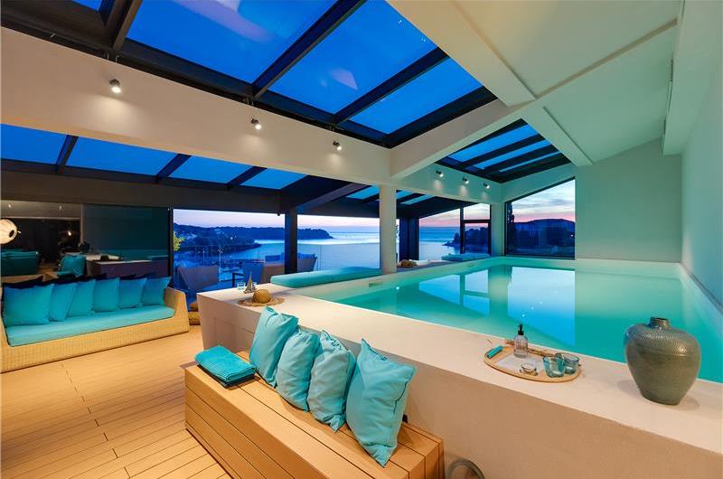 11 Bedroom Villa with Outdoor Pool and Indoor Penthouse Pool near Pula, sleeps 22-26